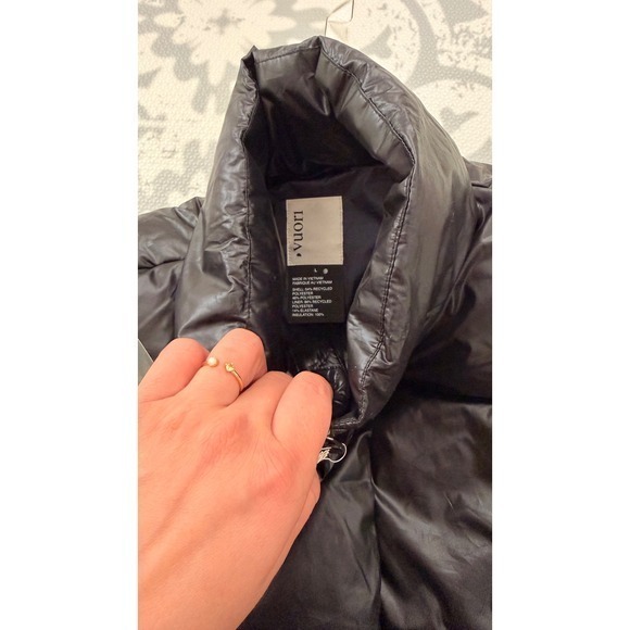 NWT Vuori Hudson Insulated Crop Vest Black Size Large Women Puffer Jacket New - Picture 3 of 6